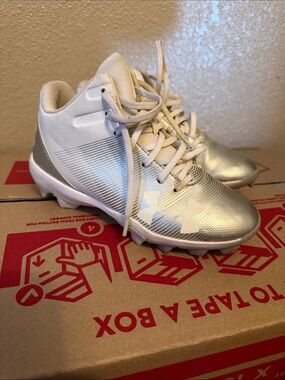 Under Armour Kids' Silver and White Football or Baseball Cleats - Size 1Y